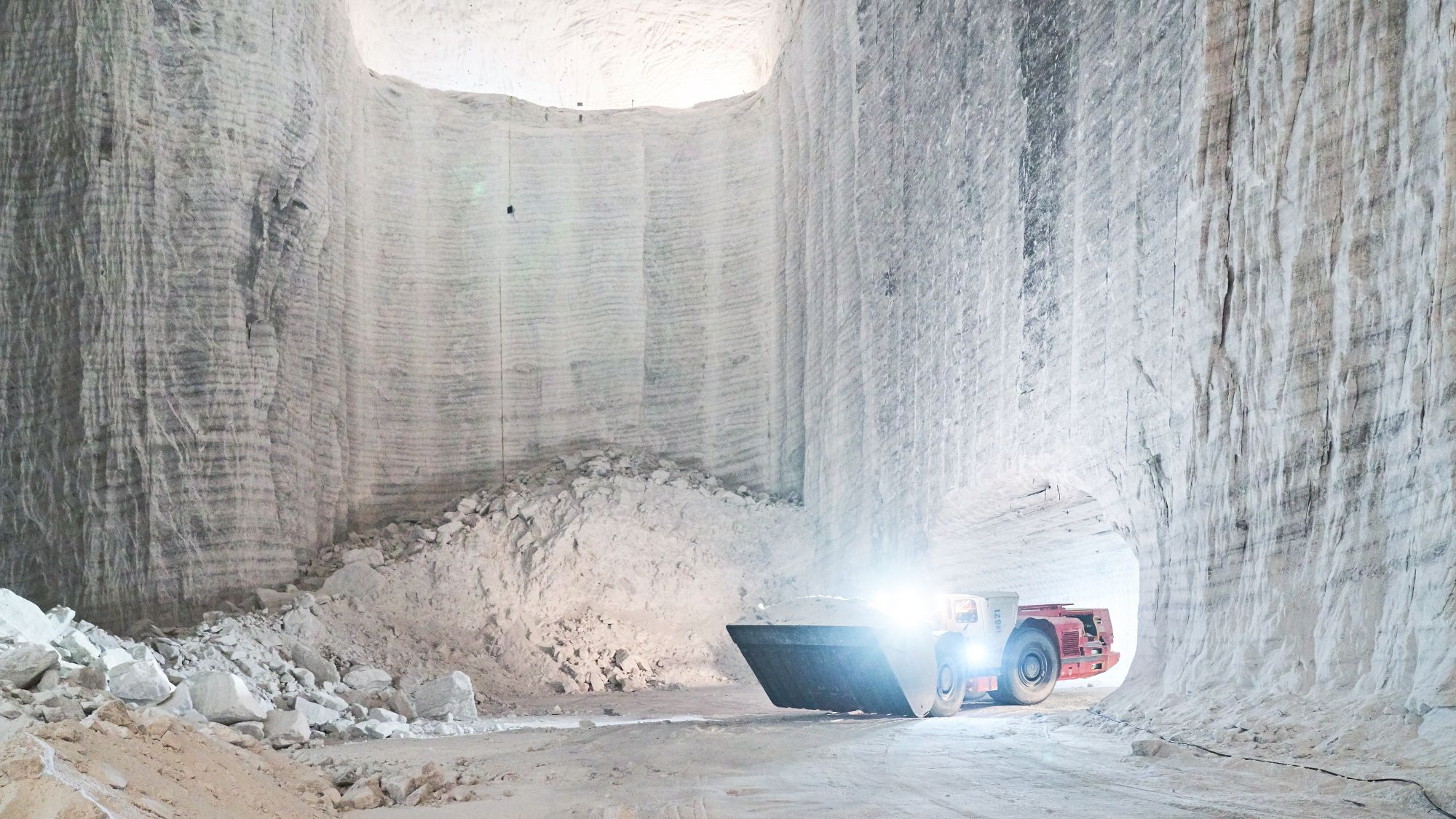 Loader in hall